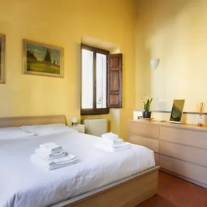 Appartement Cozy Classic Italian House Near Santa Croce, On The Lungarno, Florence