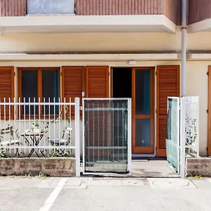Appartement Open The Classic Wooden Shutters At A Cozy Nest, Florence